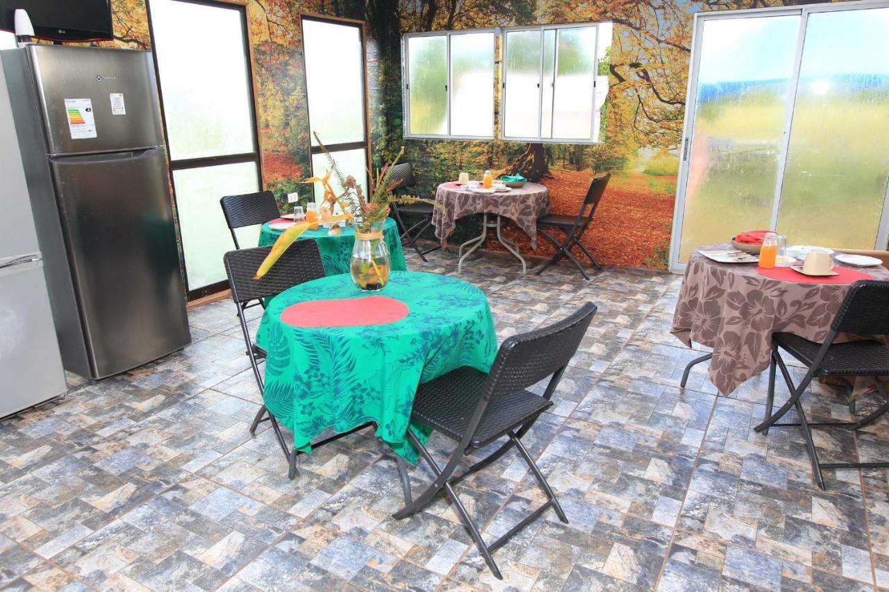 Hare Pakoba Guest House Hanga Roa Exterior photo